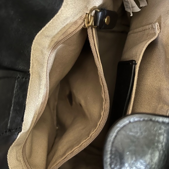 Excellent used condition! J.Crew Bracelet bucket bag in Italian leather. - Picture 5 of 8